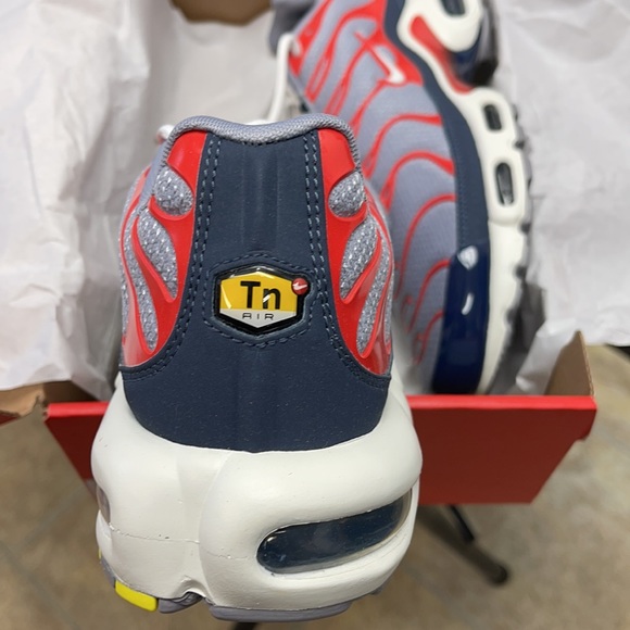 Men Nike Sneakers - Picture 4 of 5